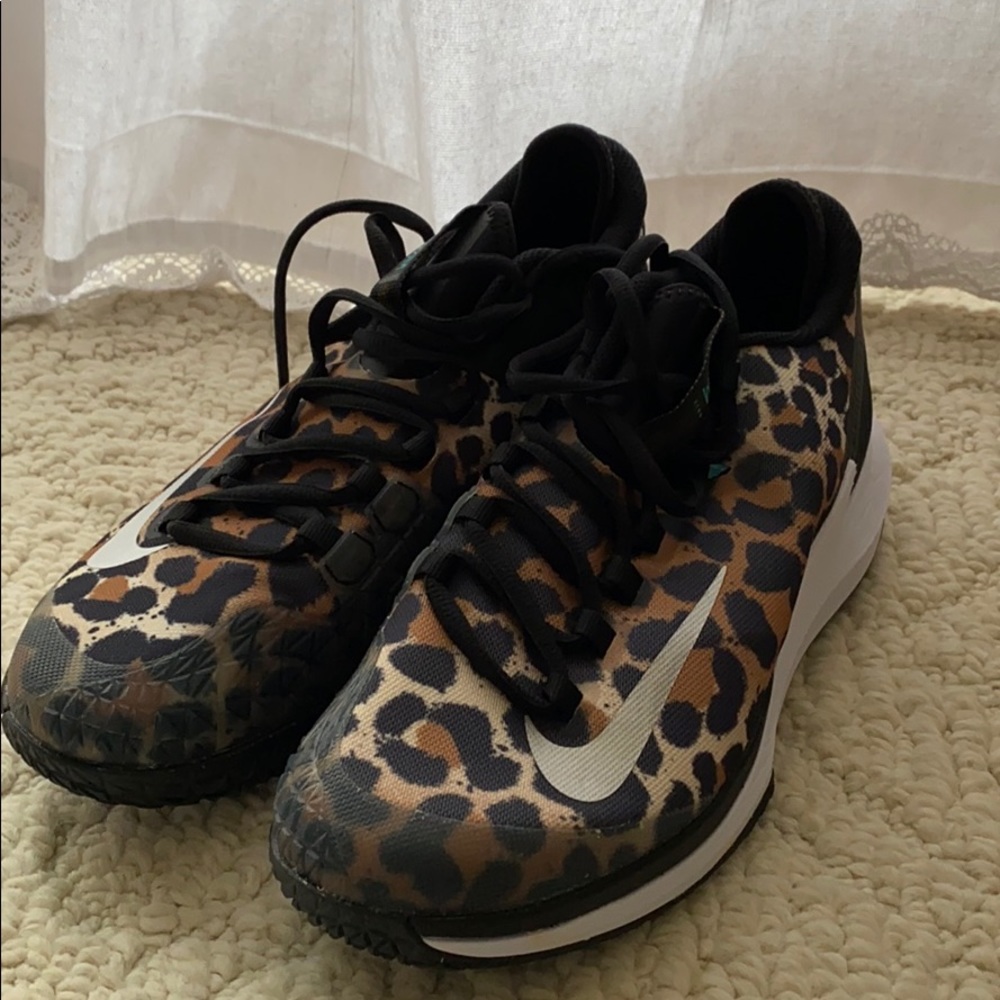 Nike zoom tennis shoes